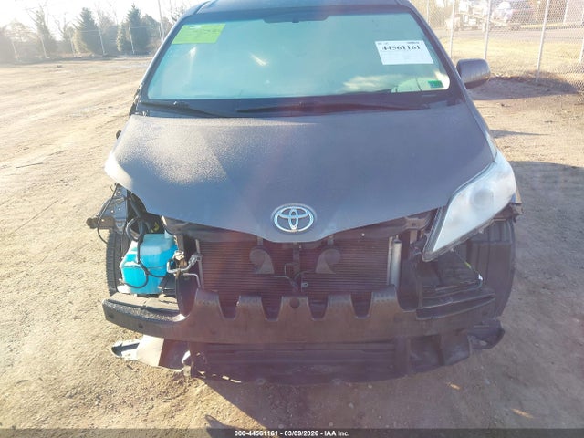2017 TOYOTA SIENNA 5TDKZ3DC7HS896004 Photo 5