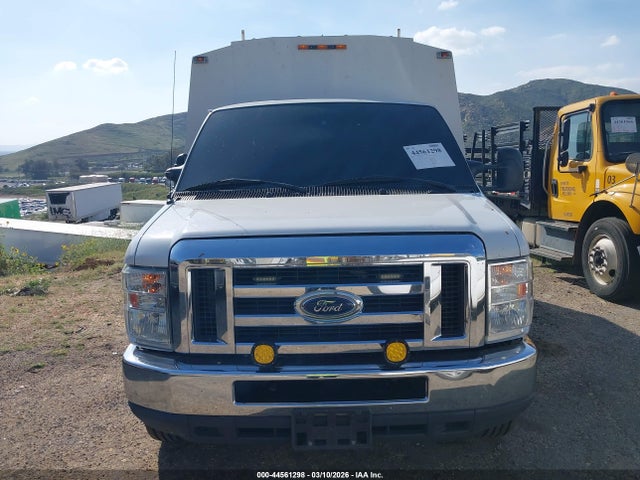 Ford E-350 Cutaway 2018 1FDWE3F64JDC36844 Image 16