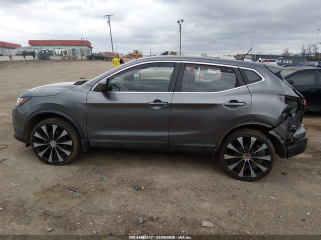 JN1BJ1CP9JW500597 Nissan Rogue Sport S