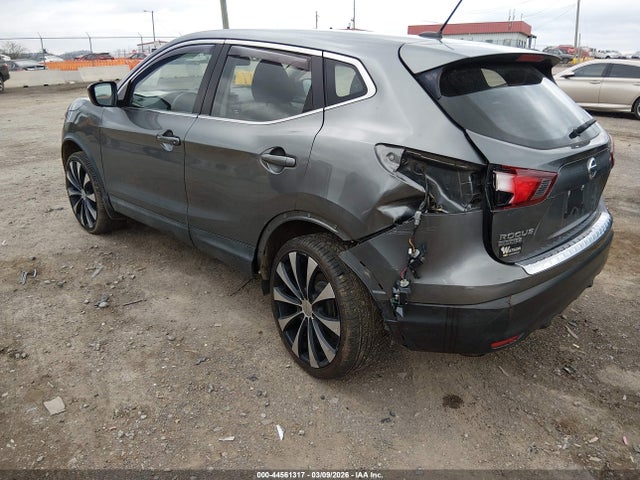 JN1BJ1CP9JW500597 Nissan Rogue Sport S