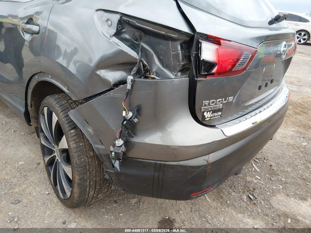JN1BJ1CP9JW500597 Nissan Rogue Sport S