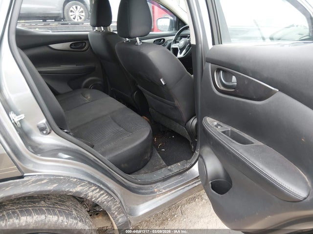 JN1BJ1CP9JW500597 Nissan Rogue Sport S