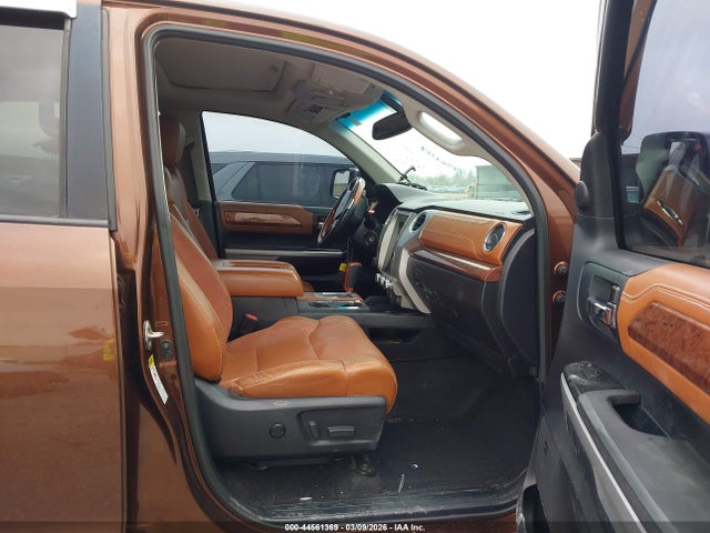 Продажа на аукционе авто 2015 Toyota Tundra Platinum 5.7l V8, vin: 5TFAY5F12FX428288, номер лота: 44561369