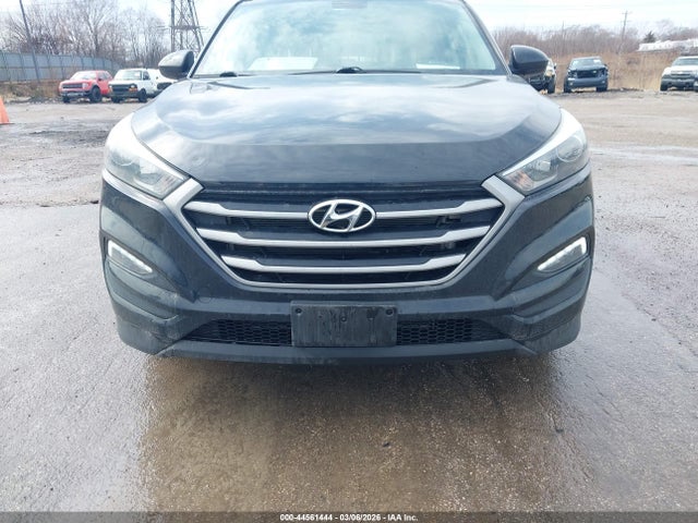 KM8J3CA46JU696898 Hyundai TUCSON SEL