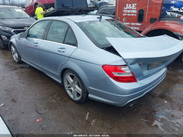 2013 MERCEDES-BENZ C 250 WDDGF4HB5DR294920 Photo 2