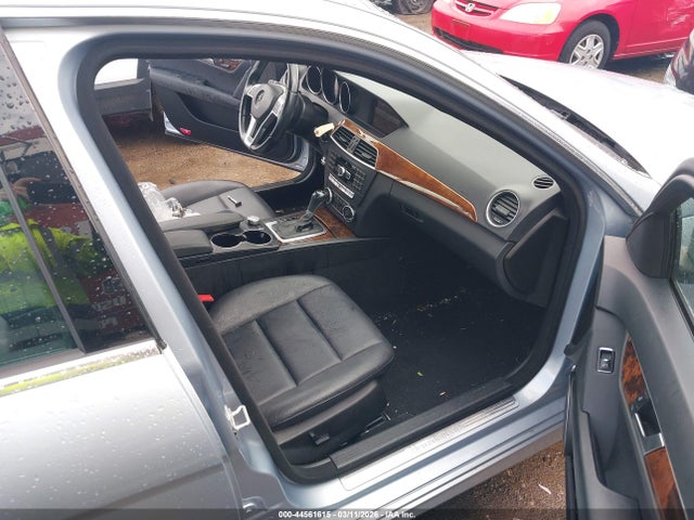 2013 MERCEDES-BENZ C 250 WDDGF4HB5DR294920 Photo 4