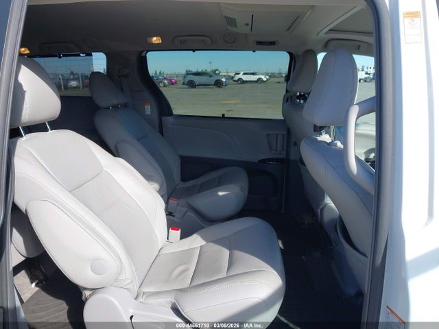 5TDDK3DC3FS095872 Toyota Sienna Xle Premium 7 Passenger