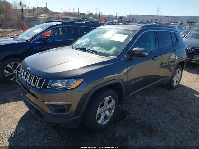 2017 Jeep New Compass Latitude 4x4 მანქანა იყიდება აუქციონზე, vin: 3C4NJDBBXHT657184, აუქციონის ნომერი: 44561794