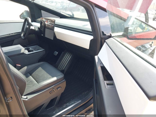 2024 TESLA CYBERTRUCK 7G2CEHED7RA005181 Photo 4