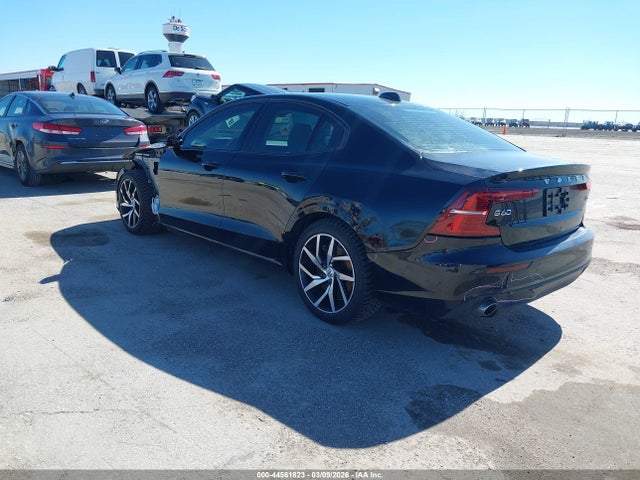 Aukcja sprzedaży 2020 Volvo S60 T6 Momentum, vin: 7JRA22TKXLG057049, numer aukcji: 44561823