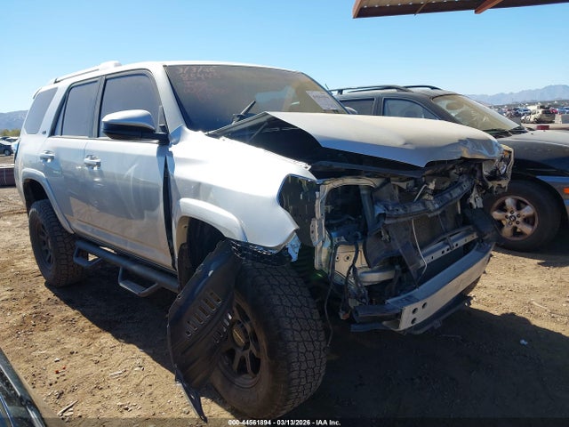 Toyota 4RUNNER SR5 2017 JTEBU5JRXH5426909 Image 18