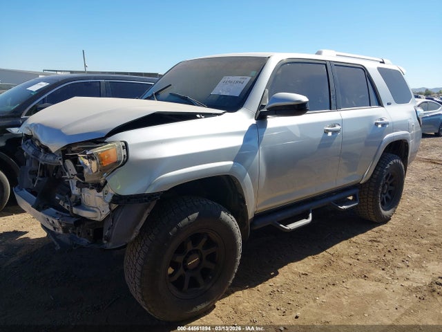 Toyota 4RUNNER SR5 2017 JTEBU5JRXH5426909 Image 2