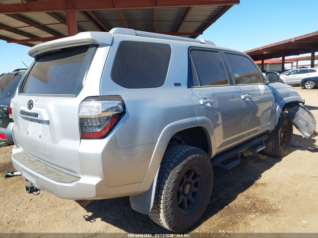 Toyota 4RUNNER SR5 2017 JTEBU5JRXH5426909 Image 4