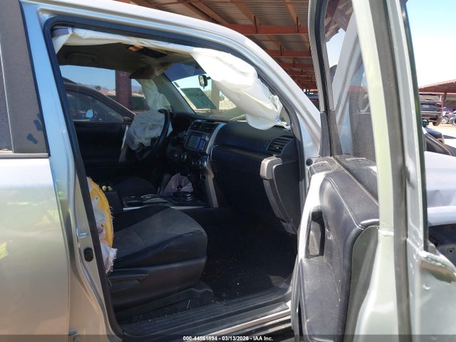 Toyota 4RUNNER SR5 2017 JTEBU5JRXH5426909 Image 5