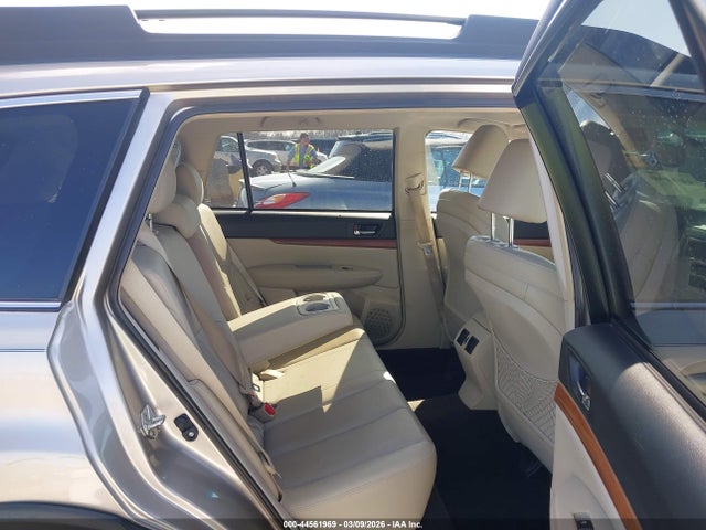 44561969 :رقم المزاد ، 4S4BRCLC0E3264777 vin ، 2014 Subaru Outback 2.5i Limited مزاد بيع