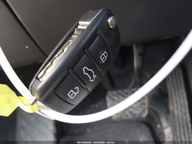 Продажа на аукционе авто 2015 Audi Q3 2.0t Premium Plus, vin: WA1EFCFSXFR012606, номер лота: 44562206