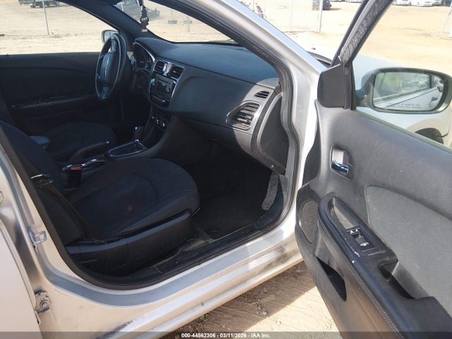 Продажа на аукционе авто 2012 Chrysler 200 Lx, vin: 1C3CCBAB5CN318997, номер лота: 44562306