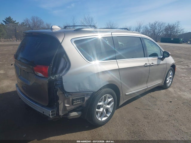 Продажа на аукционе авто 2017 Chrysler Pacifica Touring-l, vin: 2C4RC1BGXHR684250, номер лота: 44562341