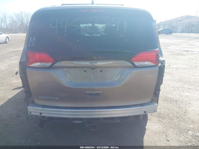 Продажа на аукционе авто 2017 Chrysler Pacifica Touring-l, vin: 2C4RC1BGXHR684250, номер лота: 44562341