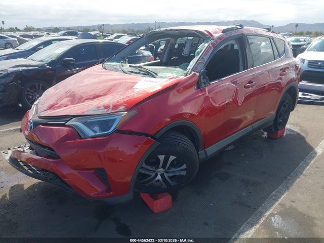 JTMZFREV7GJ083865 Toyota RAV4 LE