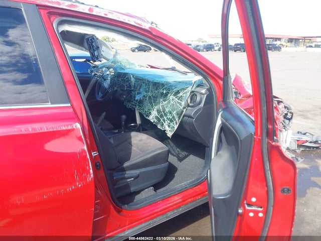 JTMZFREV7GJ083865 Toyota RAV4 LE