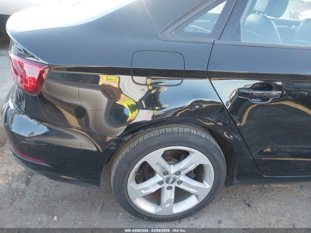 2017 AUDI A3 WAUAUGFF5H1033169 Photo 5