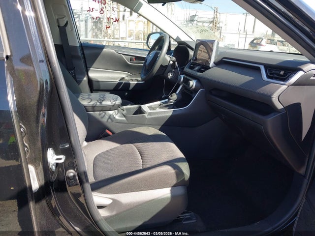 2T3K1RFV0RC282681 Toyota RAV4 LE