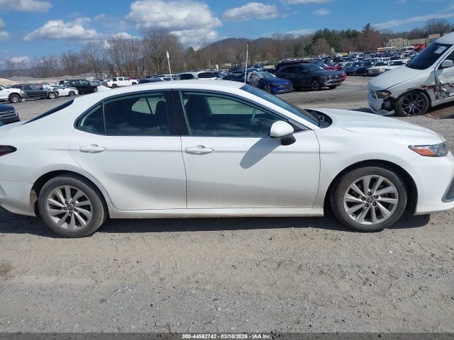 4T1C11AK4NU633046 Toyota CAMRY LE