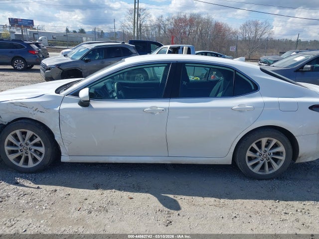 4T1C11AK4NU633046 Toyota CAMRY LE