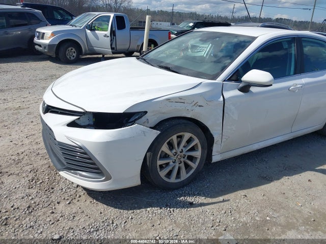 4T1C11AK4NU633046 Toyota CAMRY LE