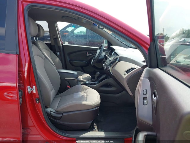 KM8JT3AFXFU104637 Hyundai TUCSON GLS
