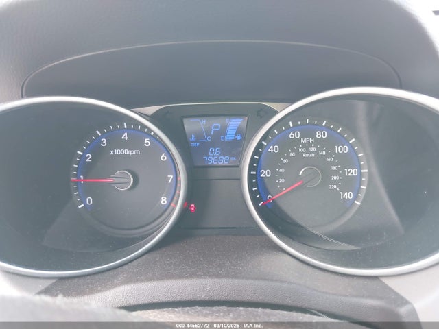 KM8JT3AFXFU104637 Hyundai TUCSON GLS