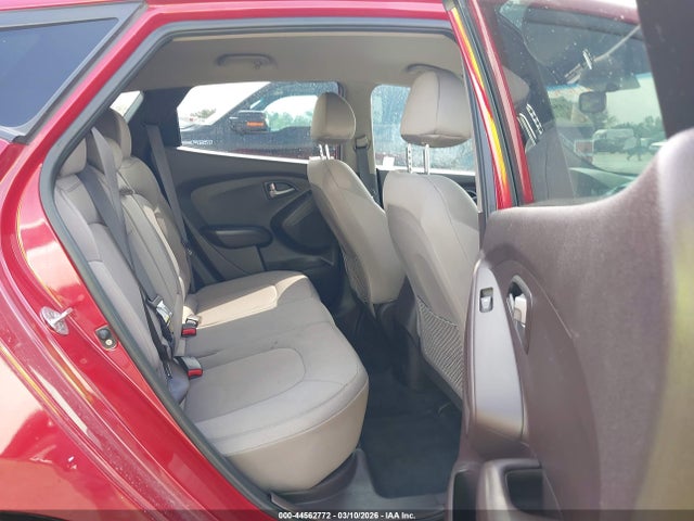KM8JT3AFXFU104637 Hyundai TUCSON GLS