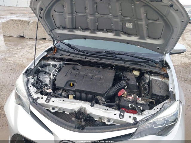 2018 TOYOTA COROLLA 5YFBURHE7JP749743 Photo 9