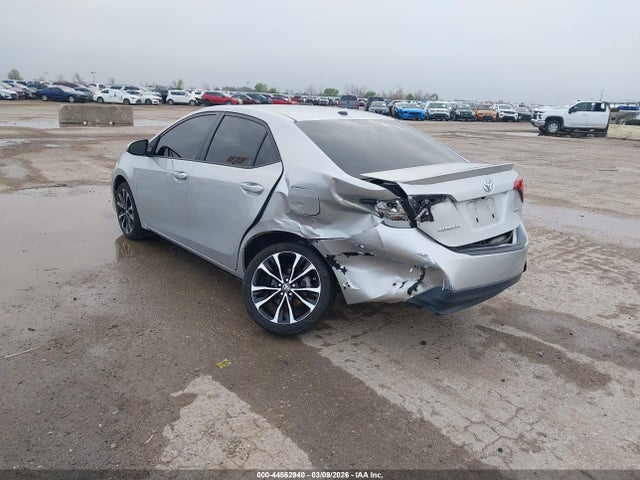 2018 TOYOTA COROLLA 5YFBURHE7JP749743 Photo 2