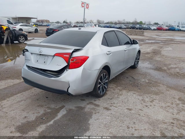 2018 TOYOTA COROLLA 5YFBURHE7JP749743 Photo 3