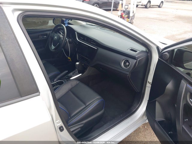 2018 TOYOTA COROLLA 5YFBURHE7JP749743 Photo 4