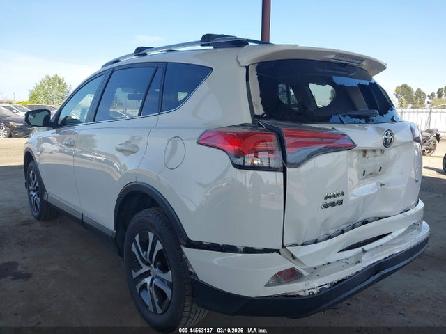 Toyota RAV4 LE 2016 JTMZFREV9GJ069028 Image 3