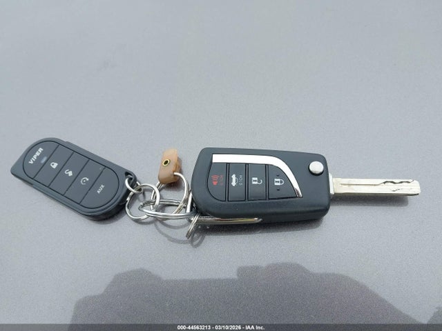 4T1B11HK0JU102812 Toyota CAMRY SE