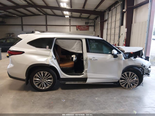 Toyota Highlander Platinum 2022 5TDFZRAH1NS125392 Image 14