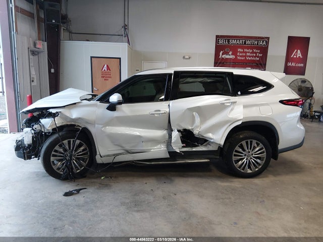 Toyota Highlander Platinum 2022 5TDFZRAH1NS125392 Image 15