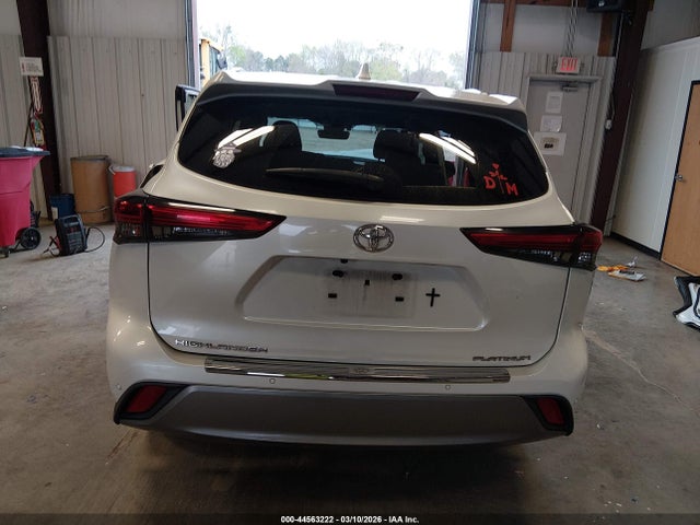 Toyota Highlander Platinum 2022 5TDFZRAH1NS125392 Image 17