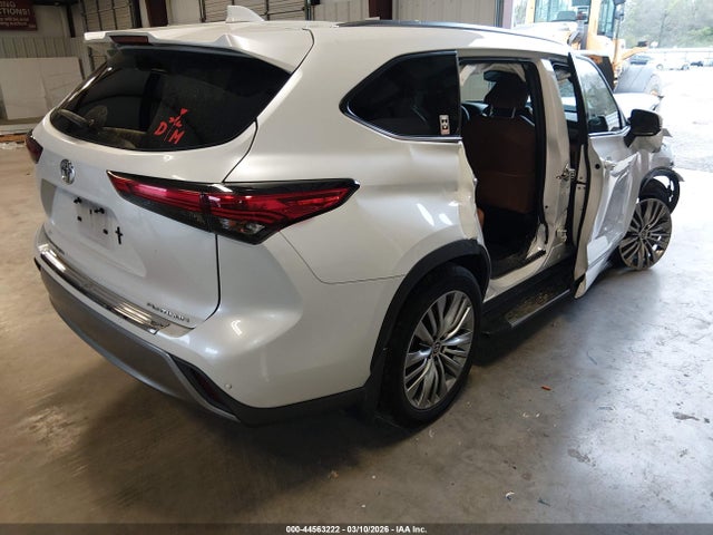 Toyota Highlander Platinum 2022 5TDFZRAH1NS125392 Image 4