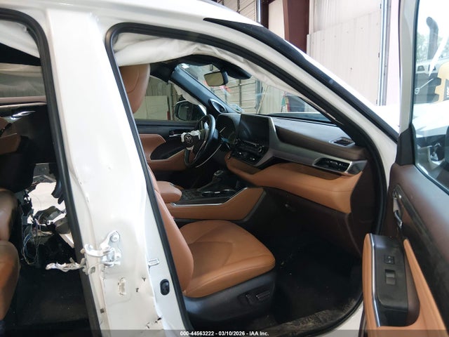 Toyota Highlander Platinum 2022 5TDFZRAH1NS125392 Image 5
