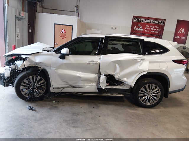 Toyota Highlander Platinum 2022 5TDFZRAH1NS125392 Image 6