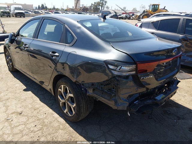 3KPF24AD9ME380885 KIA Forte Lxs