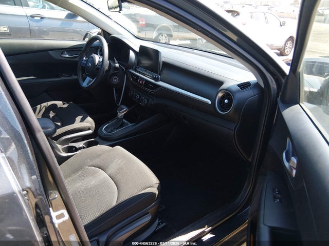 3KPF24AD9ME380885 KIA Forte Lxs