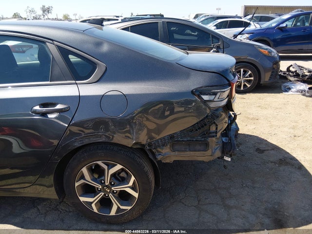 3KPF24AD9ME380885 KIA Forte Lxs