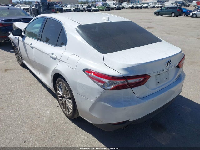 2019 TOYOTA CAMRY HYBRID 4T1B21HK3KU514592 Photo 2