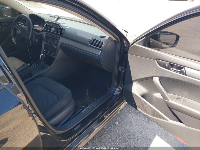 2013 Volkswagen Passat S მანქანა იყიდება აუქციონზე, vin: 1VWAP7A36DC118931, აუქციონის ნომერი: 44563270